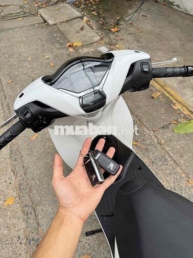 Honda SHVN 150cc CBS 2022 Trắng Đen