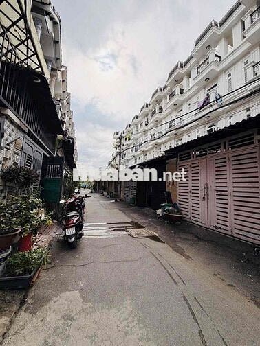 NHÀ PHỐ ( FULL NỘI THẤT ) TRỆT 3 LẦU 4PN 5WC. SÂN XE HƠI