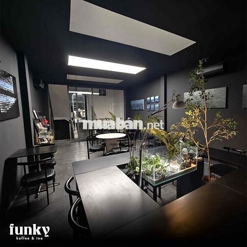 Sang quán Coffee ngay trung tâm quận 10 siêu rộng
