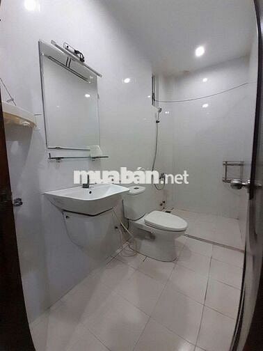 CHO THUÊ NHÀ FULL NỘI THẤT 2PN 3WC SÂN XE NGUYỄN OANH P17