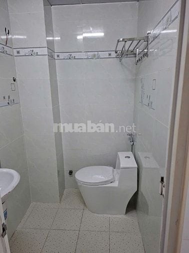 Cho thuê nhà nguyên căn 10+m ra đường CMTT
