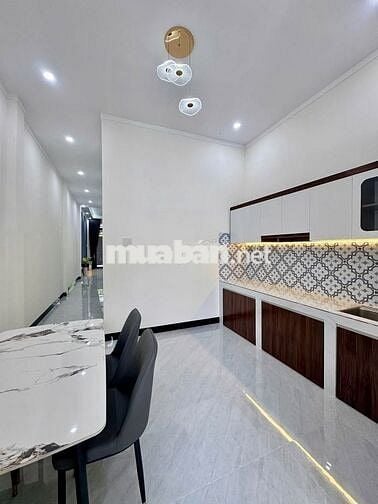 tôi kẹt tiền bán vội căn nhà 7mx33m giá 1ty1