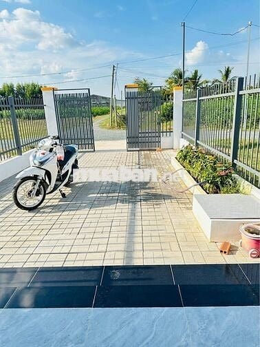 tôi kẹt tiền bán vội căn nhà 7mx33m giá 1ty1