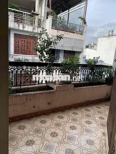 Phòng cho thuê sạch sẻ, thoáng mát có bán công trồng rau hoặc ngồi cf