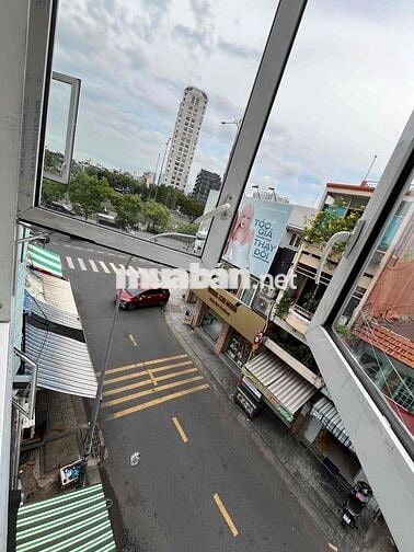 Cho thuê phòng 20m2 mặt tiền 6 Hồ Hảo Hớn,Q1