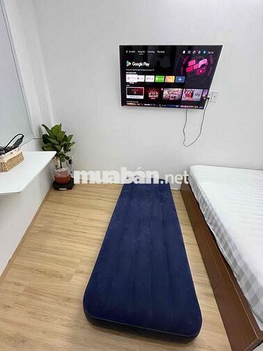 Cho thuê phòng 20m2 mặt tiền 6 Hồ Hảo Hớn,Q1