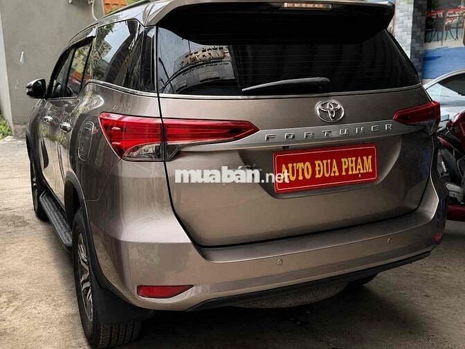 Toyota Fortuner 2019 Số sàn Dầu 7 chỗ Nâu
