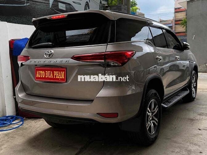 Toyota Fortuner 2019 Số sàn Dầu 7 chỗ Nâu