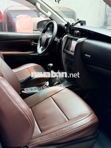 Toyota Fortuner 2019 Số sàn Dầu 7 chỗ Nâu