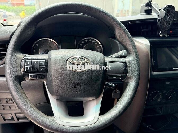Toyota Fortuner 2019 Số sàn Dầu 7 chỗ Nâu
