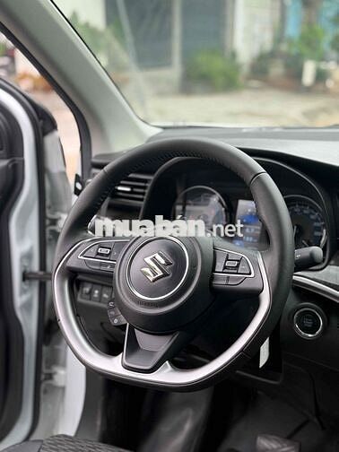 Suzuki XL7 Hybrid 2024 xe gia đình full bảo dưỡng