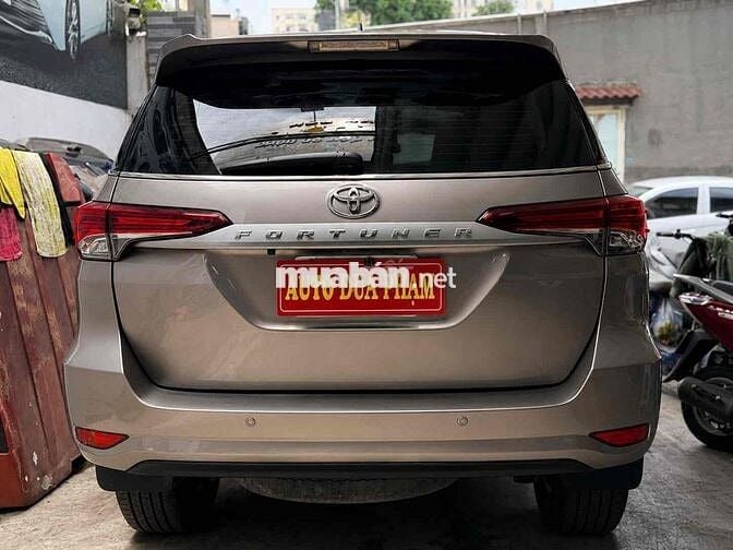 Toyota Fortuner 2019 Số sàn Dầu 7 chỗ Nâu