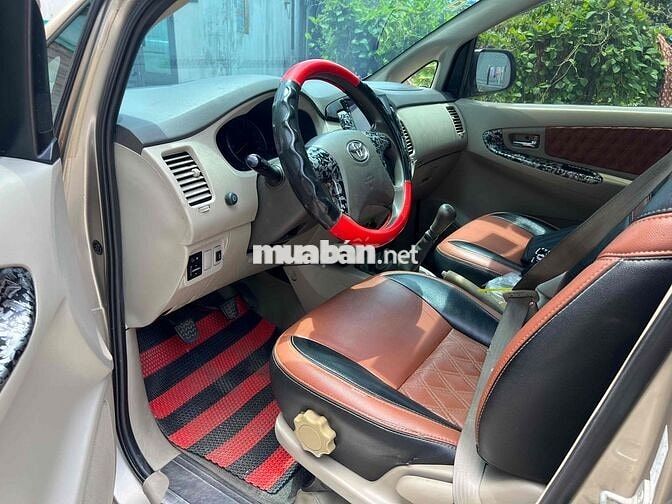 Toyota Innova E 2015 Vàng cát 7 chỗ