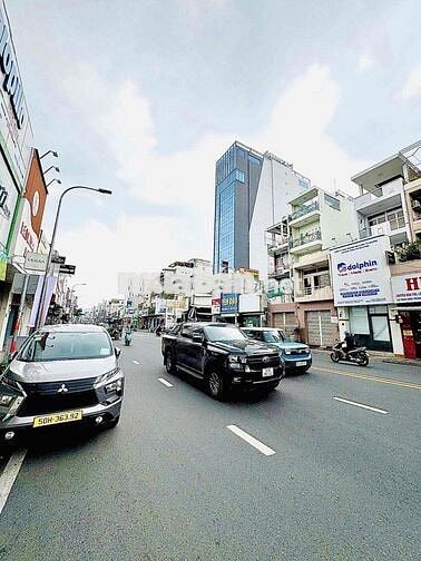 CHDV full nội thất, ban công - cửa sổ, mặt tiền đường Phan Đình Phùng