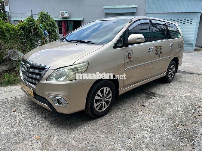Toyota Innova E 2015 Vàng cát 7 chỗ