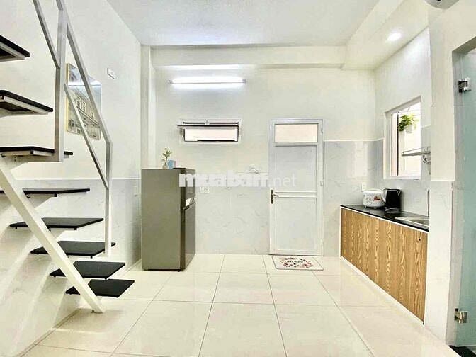 Tui cần pass phòng vì đi chuyển chỗ làm ạ. Phòng duplex rộng thoải mái