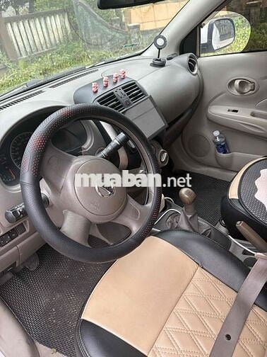 Nissan Sunny Trắng