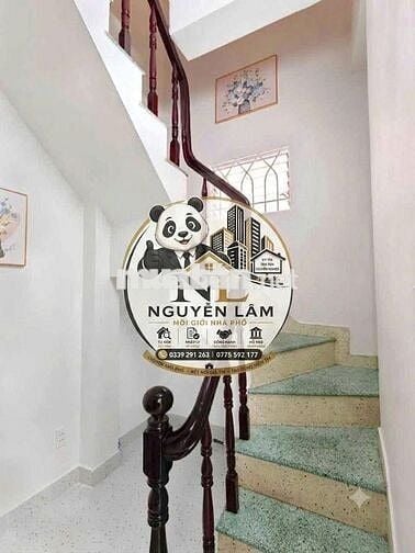 Nhà 3 tầng Lạc Long Quân còn mới – Gần đường xe hơi – Dọn vào ở ngay