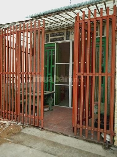 Nhà mặt tiền10 m đường bê tông hướng chánh nam nhà đút một trệt 1 lầu.
