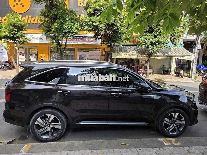 Bán Kia Sorento 2021 Đen 7 chỗ 99094 km