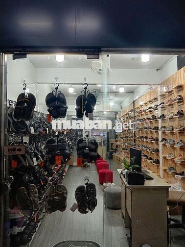 NHÂN VIÊN NAM BÁN GIÀY DÉP BUỔI TỐI TẠI GÒ VẤP