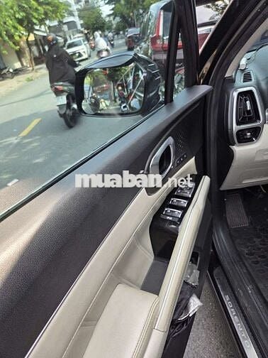 Bán Kia Sorento 2021 Đen 7 chỗ 99094 km