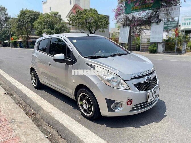 Chevrolet Spark Số sàn 5 chỗ Bạc