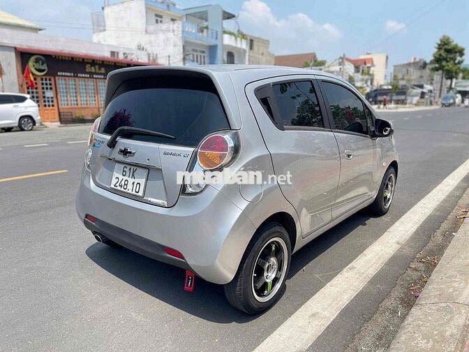 Chevrolet Spark Số sàn 5 chỗ Bạc