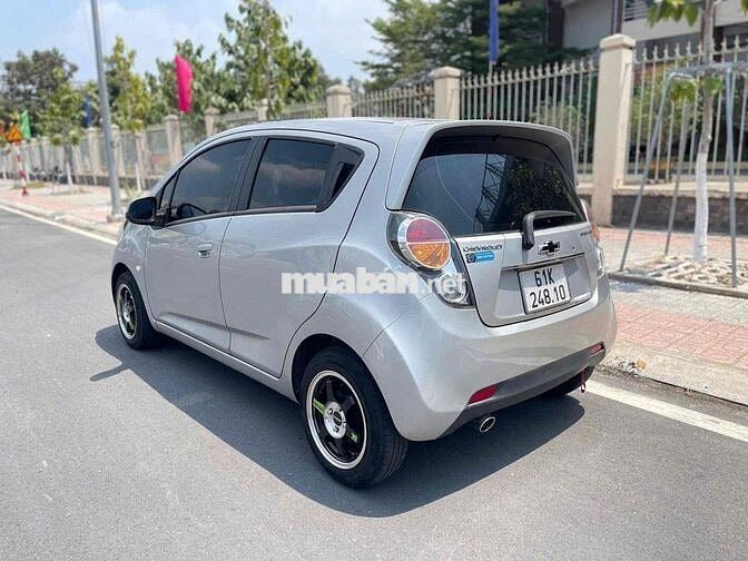 Chevrolet Spark Số sàn 5 chỗ Bạc