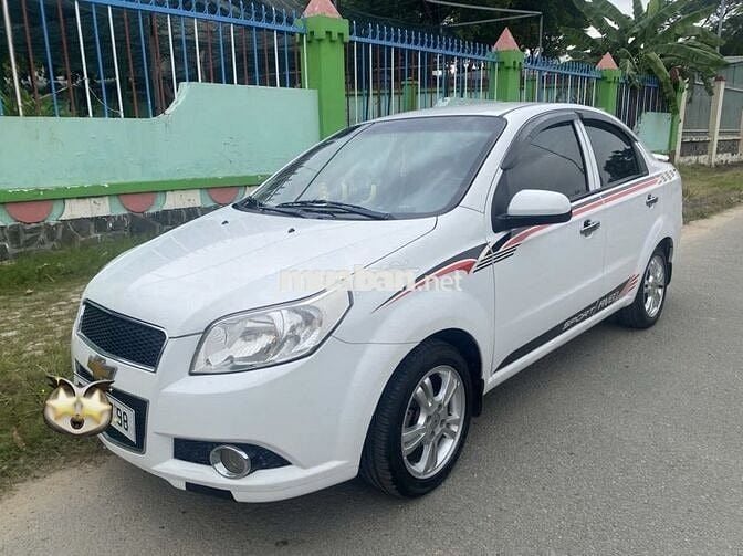 Gia đình cần bán gấp Chevrolet Aveo 2015 Tự động