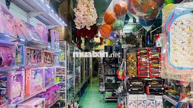 Bận việc gia đình nên sang nhượng lại cửa hàng đồ chơi 21 năm
