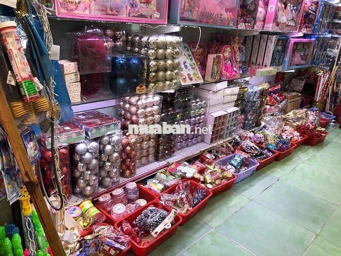 Bận việc gia đình nên sang nhượng lại cửa hàng đồ chơi 21 năm