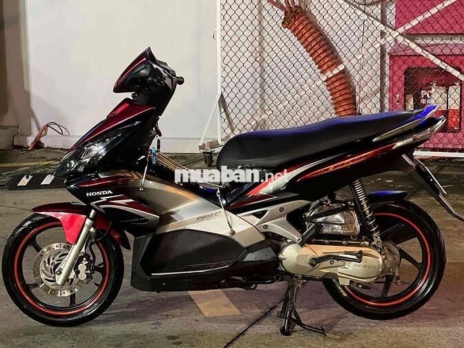 Honda Airblade 2009 màu  đỏ  tháilen ken mới 95 %