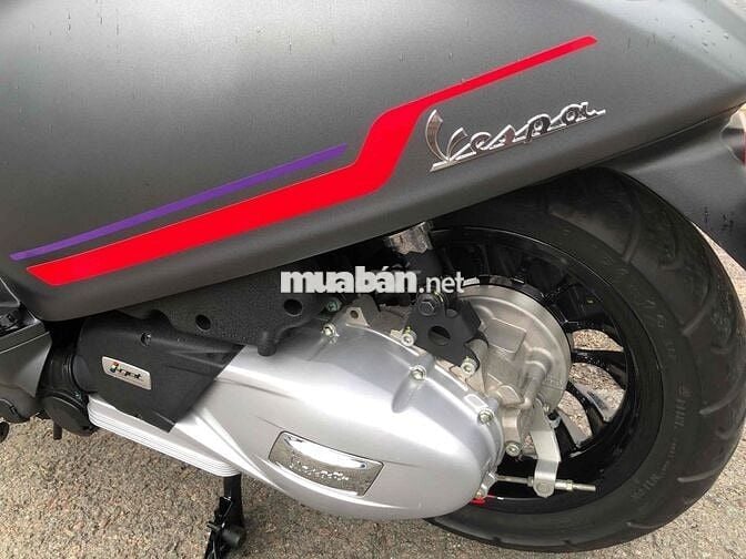 Piaggio Vespa 150 cc 2023 3000 km Xám