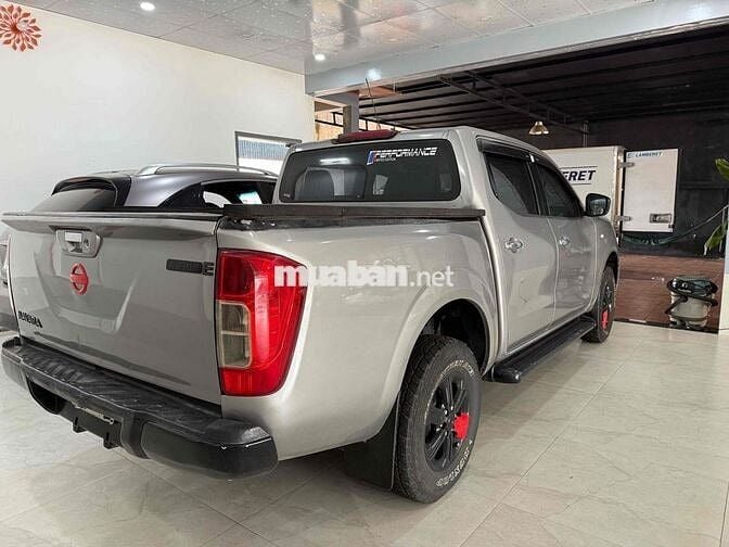 Nissan Navara 2.4Sàn Xám Xe bán tải