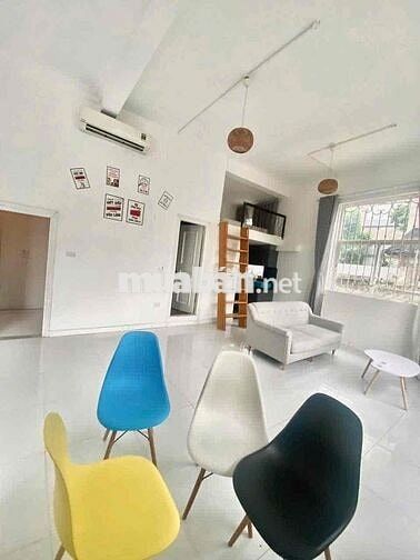 CHO THUÊ MẶT BẰNG KINH DOANH PHỐ NGỌC THUỴ - LÔ GÓC - Ô TÔ TRÁNH 10TR