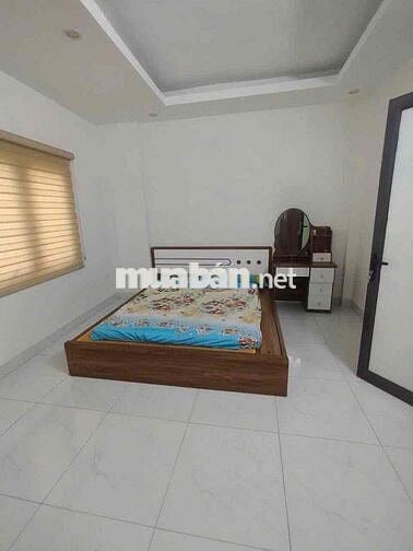 CHO THUÊ NGUYÊN CĂN NHÀ BÁT KHỐI - CỰ KHỐI - Ô TÔ MORNING ĐỖ GẦN - 3PN