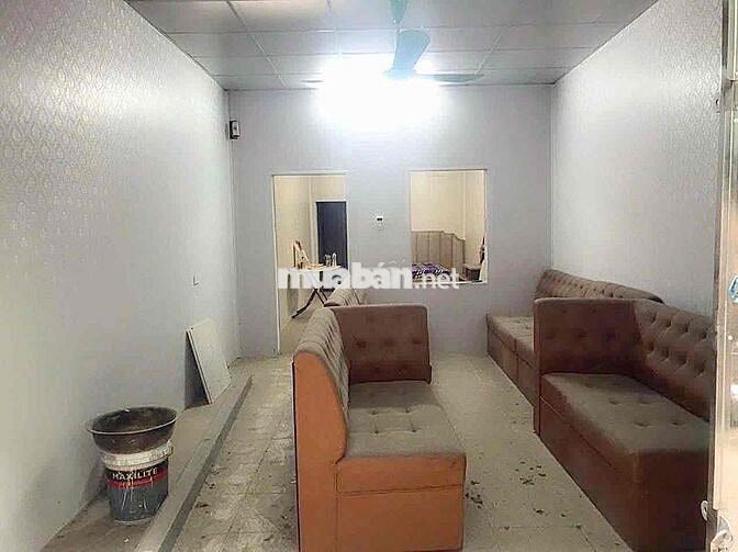 CHO THUÊ NHÀ  CẤP 4 PHỐ NGỌC THUỴ - Ô TÔ ĐỖ GẦN - NỘI THẤT CƠ BẢN