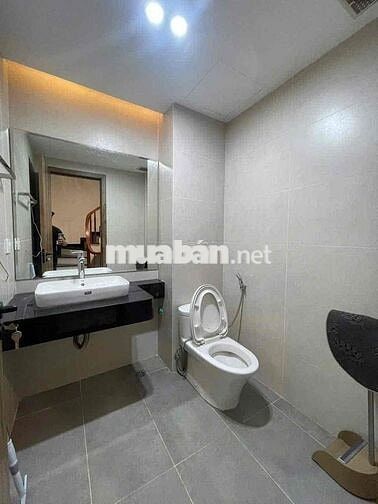 Cho thuê nhà 5Tầng Sài Đồng, 3PN ,full nội thất, giá hơn 10tr/tháng