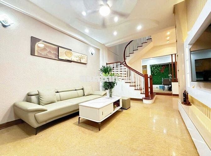 Cầu Giấy - Căn nhà  phù hợp GĐ cần nhiều phòng ngủ. Giá chỉ 14.x tỷ
