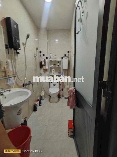 Cho thuê phòng đối diện Vạn Phúc City