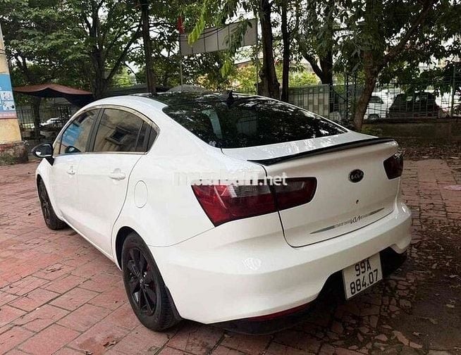 Kia Rio Trắng 5 chỗ Sàn Xăng