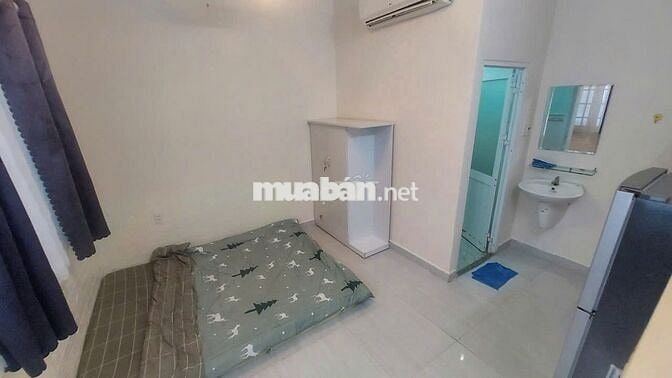 phòng full nội thất  CMT8 Q3 giá 4Tr3 