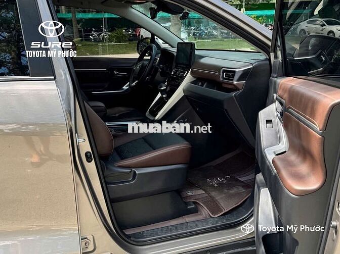 Toyota Innova Cross 2.0HEV 2024 Nâu 34.000 km