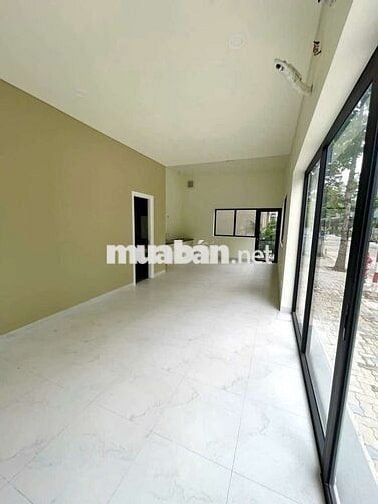 Cho thuê căn góc gần ngã tư Bình Cbuẩn