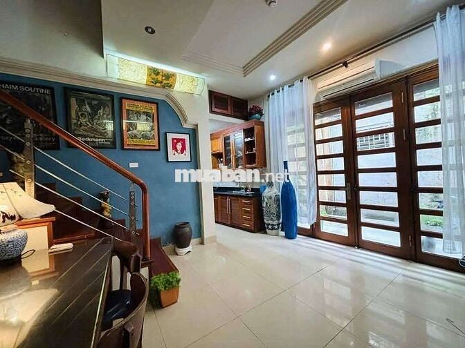 Cho thuê nhà Vũ Miên - Tây Hồ 6 tầng, 4 ngủ gần Hồ Tây chỉ 22tr/tháng