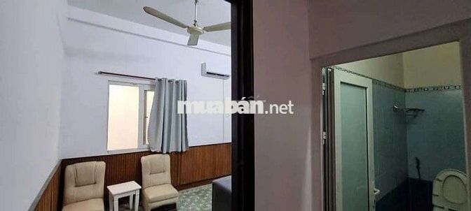 Phòng nội thất đầy đủ, hẻm ôtô sát bên Q1