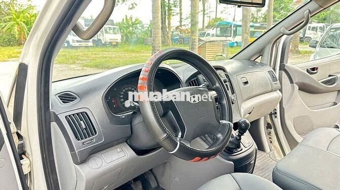 Hyundai Starex tải van 2015 số sàn Trắng