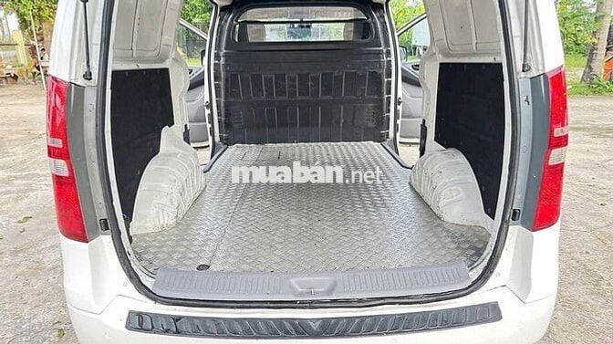 Hyundai Starex tải van 2015 số sàn Trắng