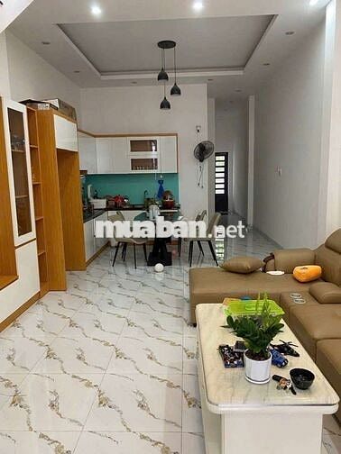 Nhà mặt tiền hẻm Lê Hồng Phong gần ĐH Thủ Dầu Một, giá 11 triệu/tháng